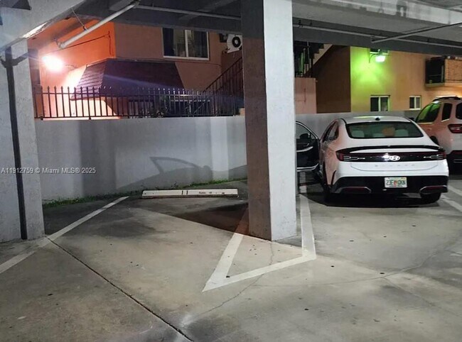 Building Photo - 2035 NW Flagler Terrace