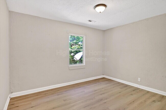 Building Photo - 437 Carver Ln