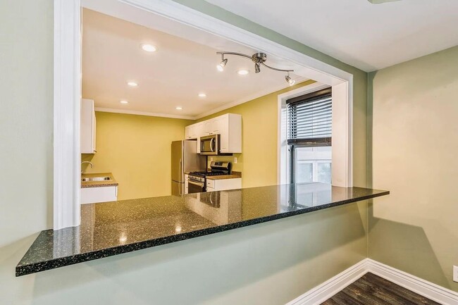 Building Photo - 1011 Avenue C