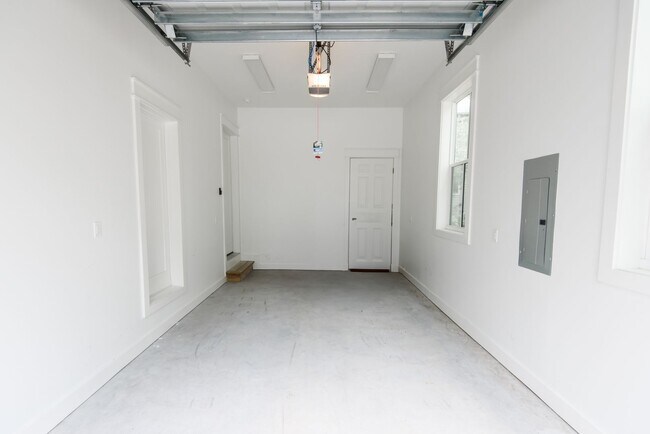 Building Photo - Elegant 4-Bedroom Home in Lakeside at Blue...