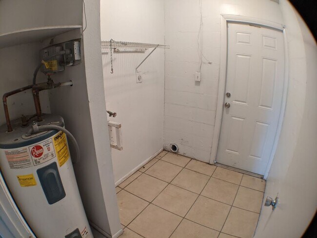 Building Photo - 3 Bedroom, 2 Bathrooms Apartment with Water View