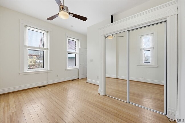 Building Photo - 2 York St