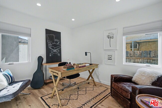 Building Photo - 4026 Baywood St