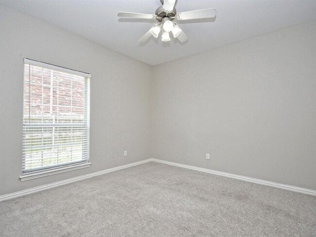 Building Photo - 1001 Krenek Tap Rd