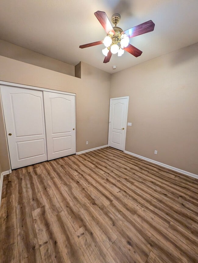 Building Photo - AVAILABLE NOW IN HIGLEY GROVES!!!!