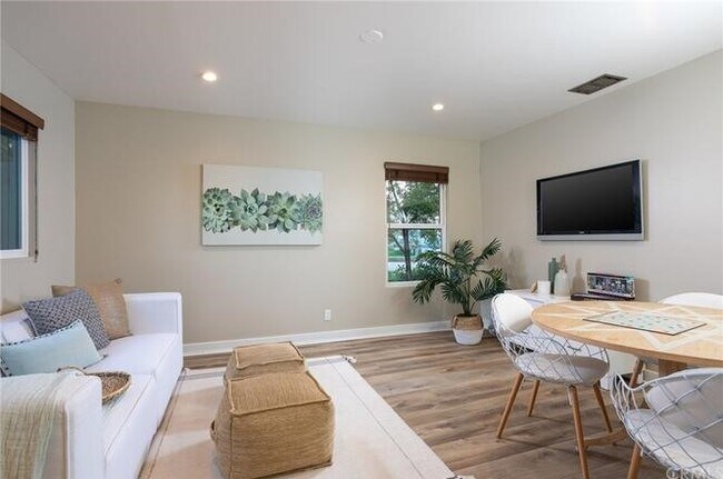 Building Photo - 470 Vista Trucha