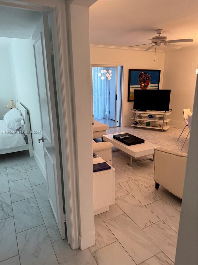 Building Photo - 300 Sunrise Dr