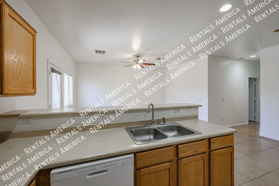 Building Photo - 6837 N 81st Dr
