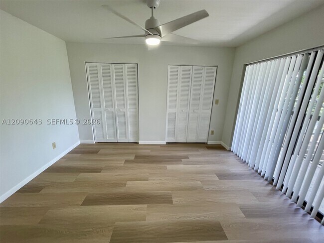 Building Photo - 2160 Bayberry Dr