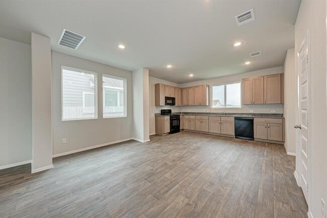 Building Photo - 158 Daylily Dr