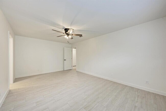 Building Photo - 4910 Wing Rd