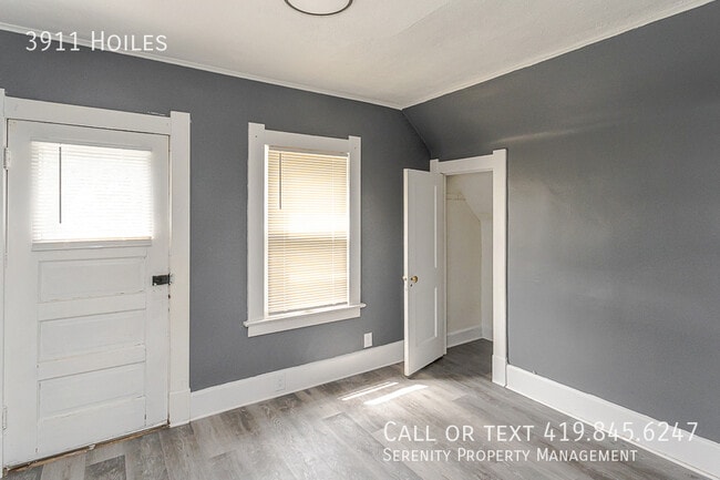 Building Photo - 3911 Hoiles-