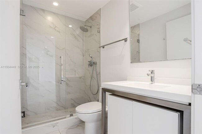 Building Photo - 2000 Metropica Wy