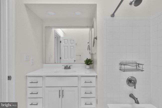 Building Photo - 14225 Jib St