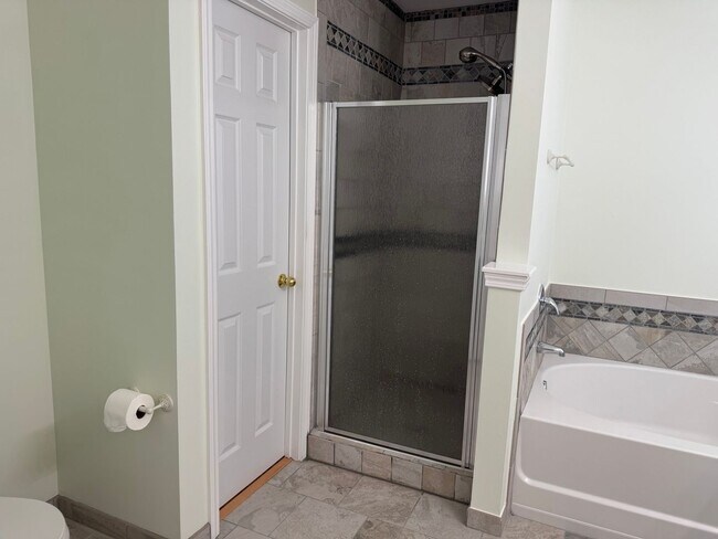 Building Photo - Four Bedroom Home in Curtis Pond