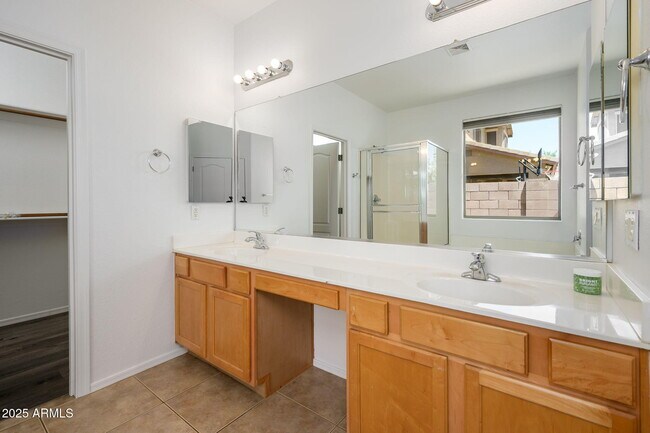 Building Photo - 3816 S Nantucket Dr