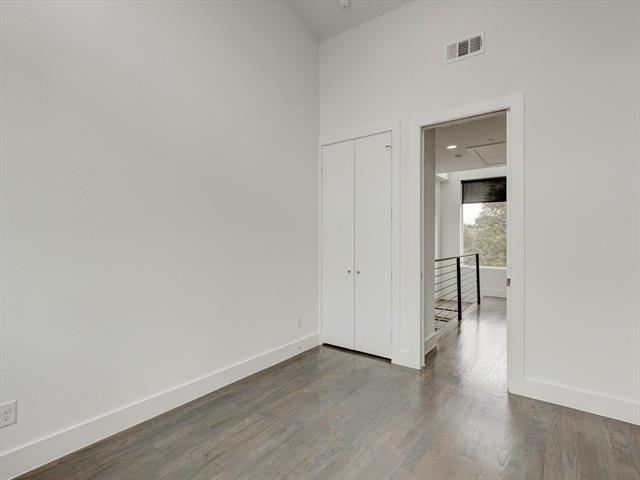 Building Photo - 5923 Lindell Ave