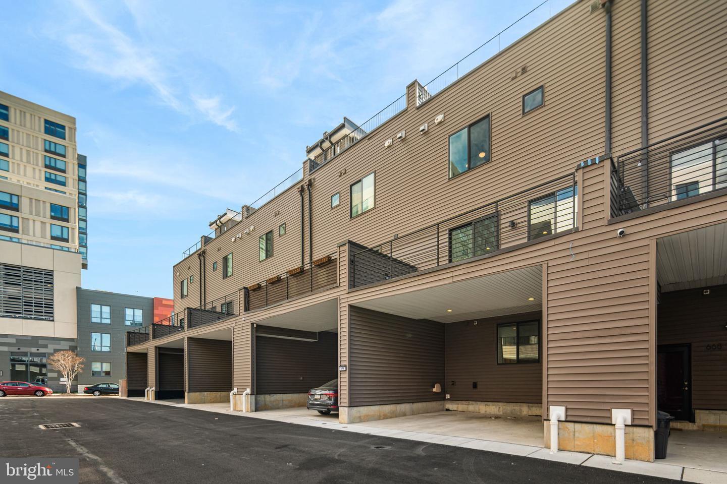 Building Photo - 670 N 13th St