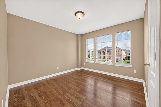 Building Photo - 4011 Alexis Cir
