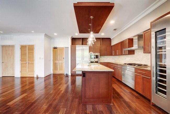 Building Photo - 1600 Barton Springs Rd
