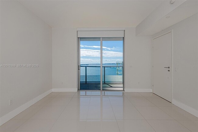Building Photo - 1300 Brickell Bay Dr