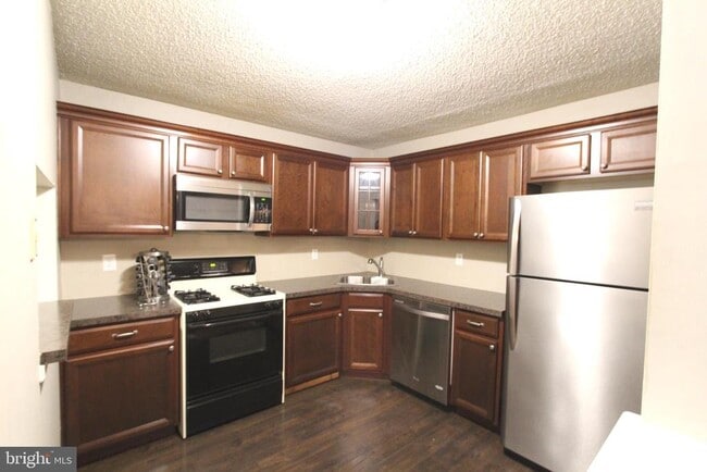 Building Photo - 83 Willow Ct