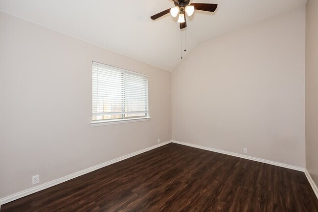 Building Photo - 636 Brooks St