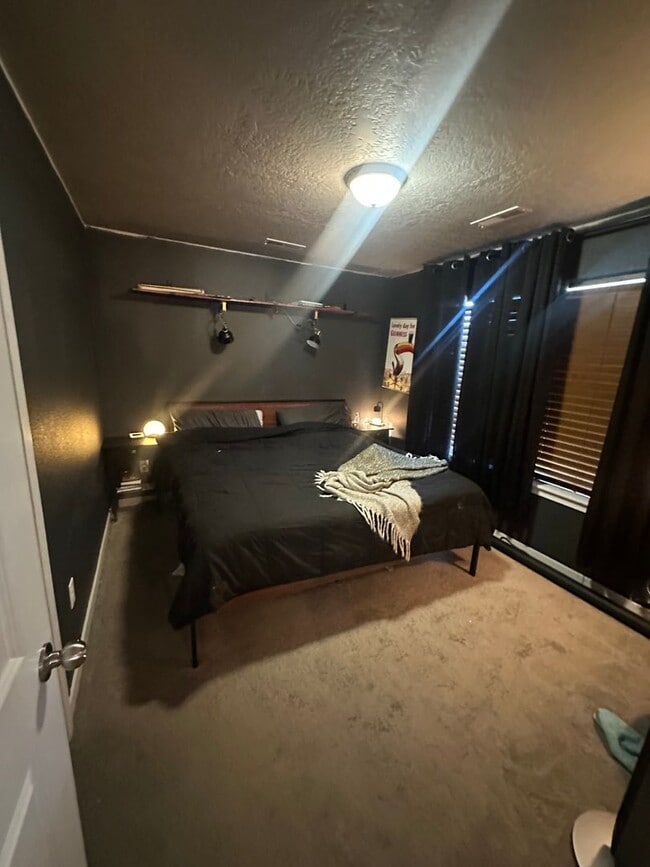 Building Photo - Beautiful 3 bedroom 2 bathroom in a wonder...