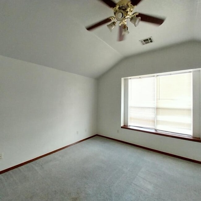 Building Photo - 16220 Sugar Loaf Dr