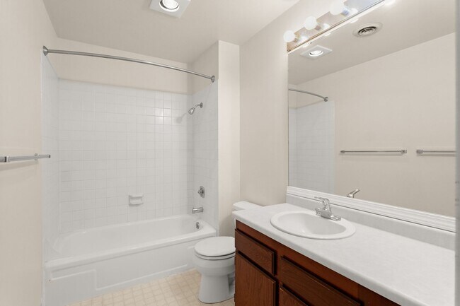 Building Photo - 2 Bedroom, 1.5 Bathroom Townhome-Style Condo in Tanasbrook, Near Tanasbourne!