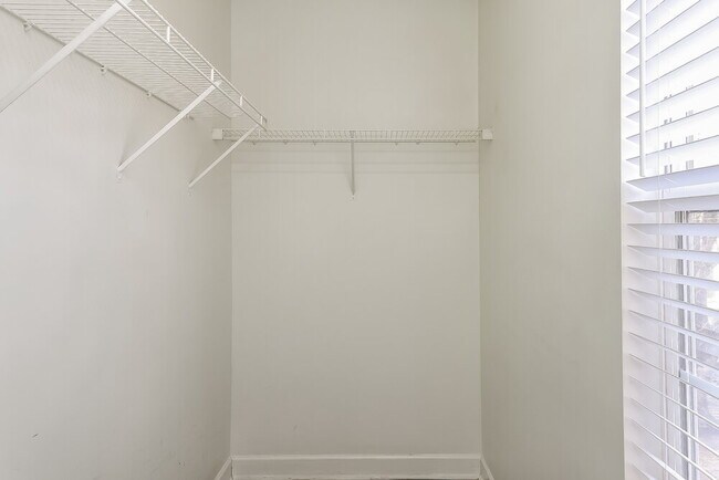 Building Photo - 1833 Cagney St