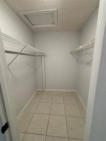 Building Photo - 6837 SW 39th Dr
