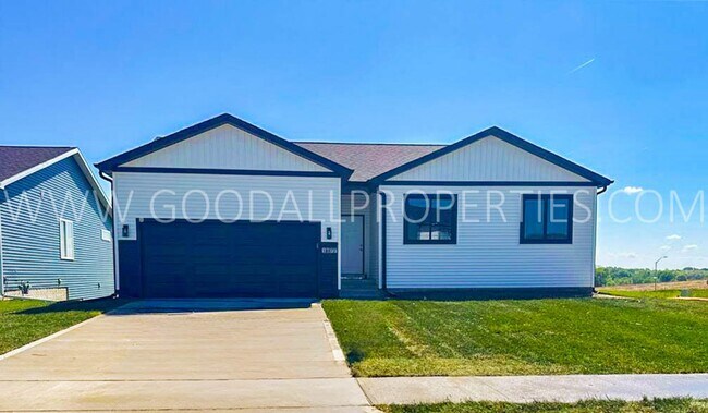 Building Photo - Stunning 4 bedroom, 3 bath Ranch Style Hom...