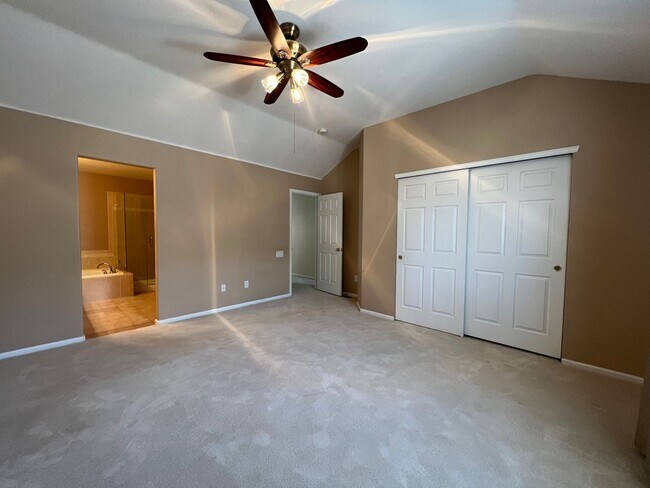 Building Photo - Splendid Townhome in Castle Pines