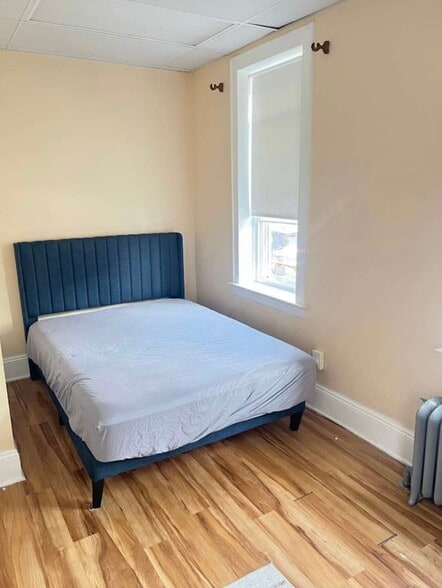 Building Photo - 456 Hudson St