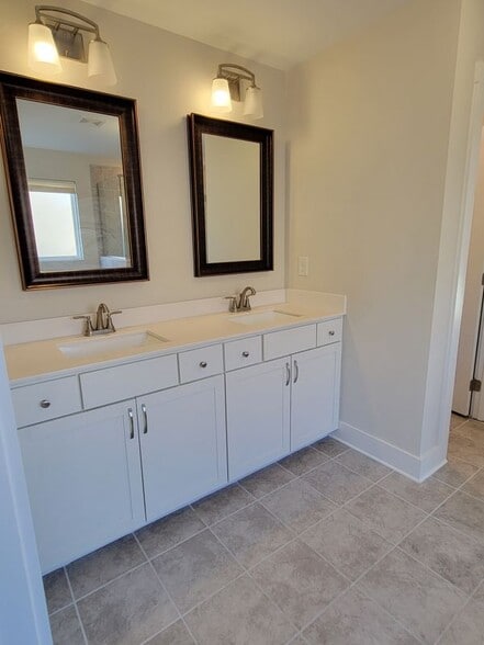 Building Photo - 1717 Buttonwood Lp