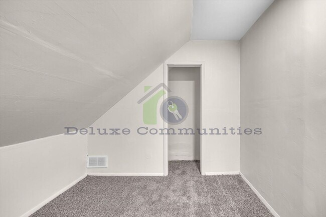 Building Photo - Spacious 4 Bedroom- Whole Home!