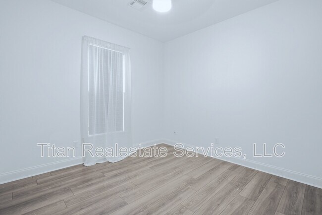 Building Photo - 114 Grays Lndg Ln