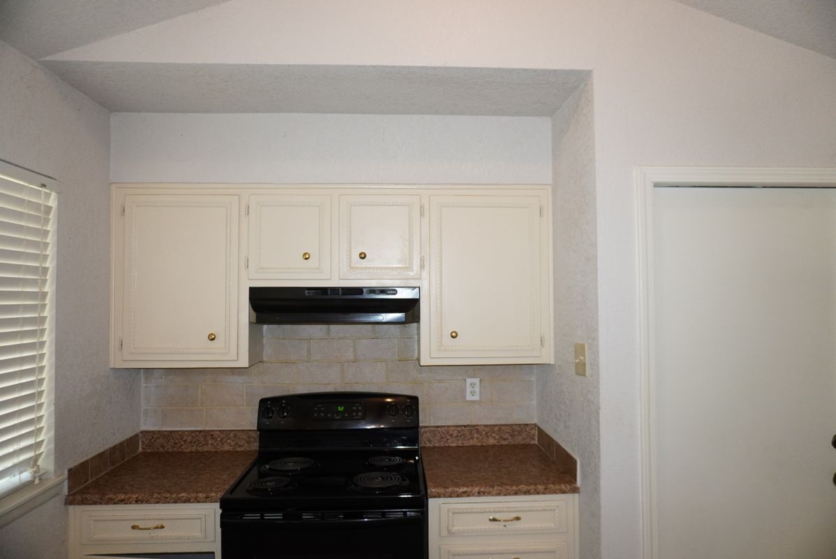 Building Photo - 2007 Hickory Hill Dr