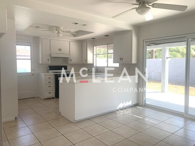 Building Photo - Pet Friendly Palm Desert Home