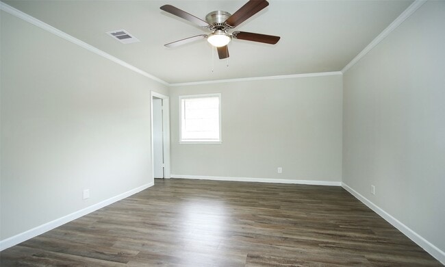 Building Photo - 9205 Vicksburg Ave