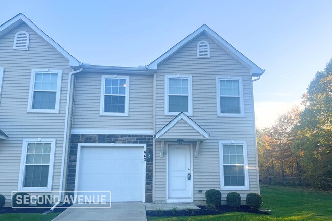 Primary Photo - 440 Station 44 Pl