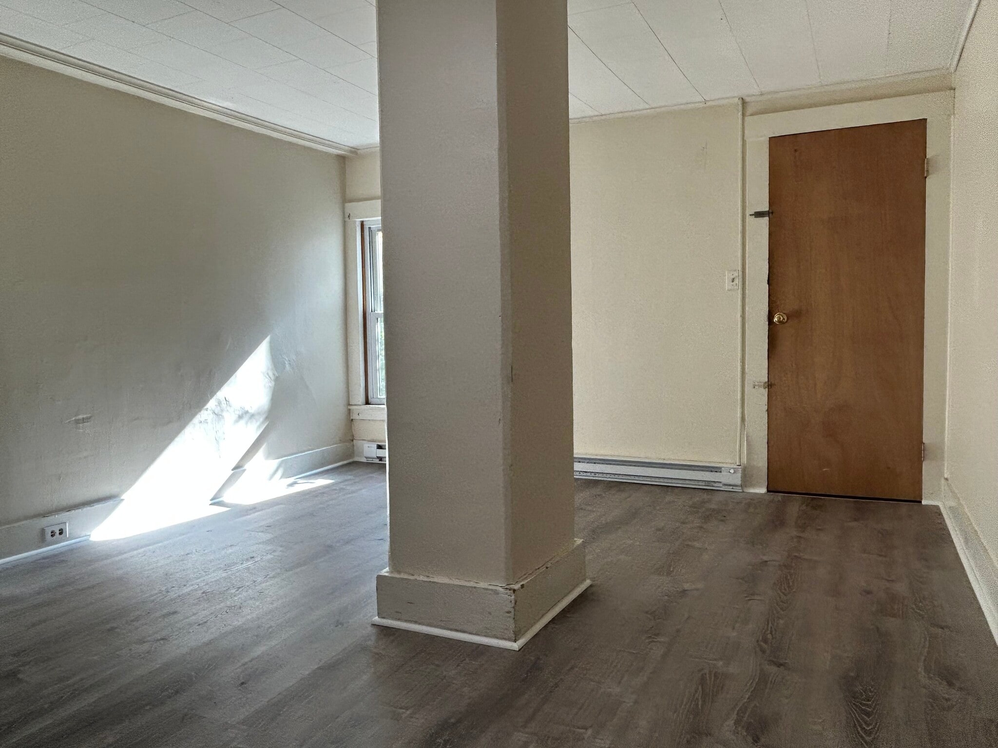 Master Bedroom - 201 Roxbury St
