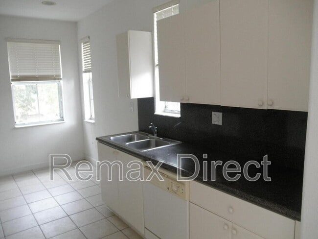 Building Photo - 2147 Shoma Dr