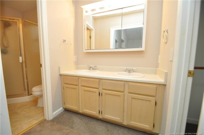 Building Photo - 2128 Leadenhall Way