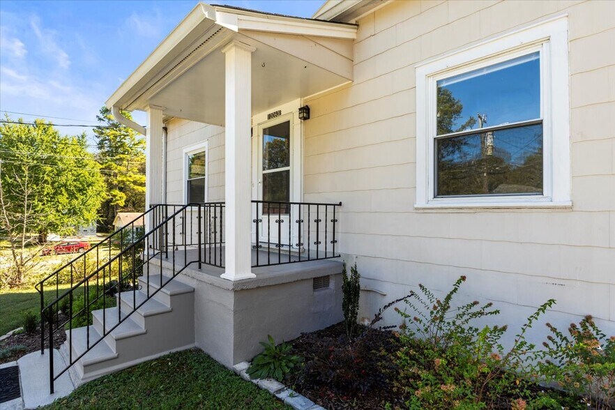 Building Photo - 10060 Central Dr