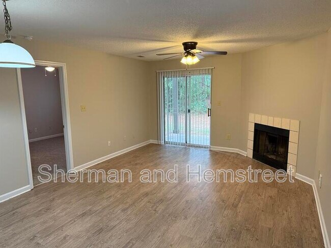 Building Photo - 404 Commons Dr