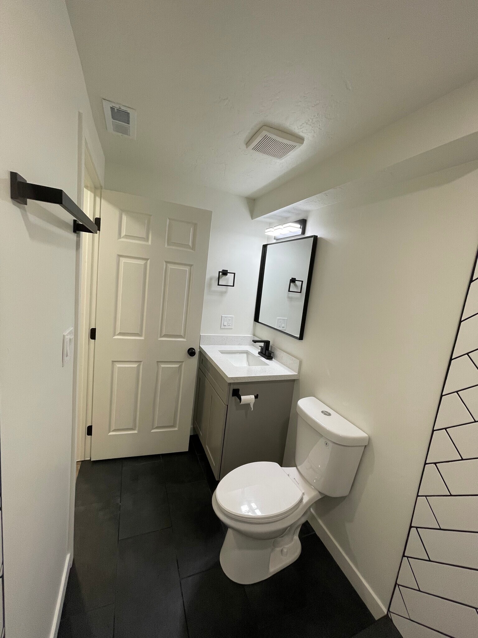 Building Photo - 844 N Basalt