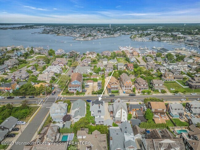 Building Photo - 683 Main Ave