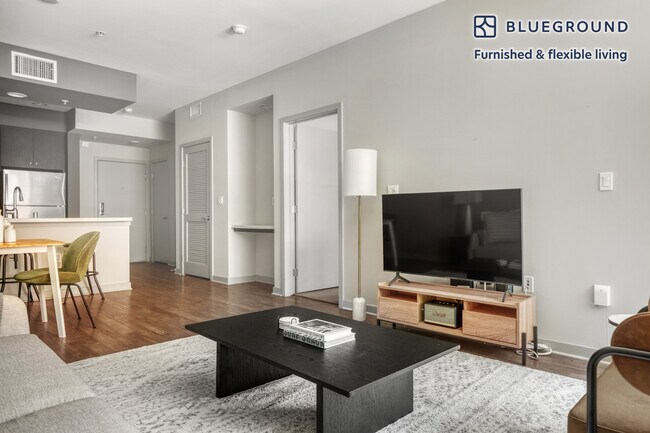 Building Photo - 200 S Los Angeles St